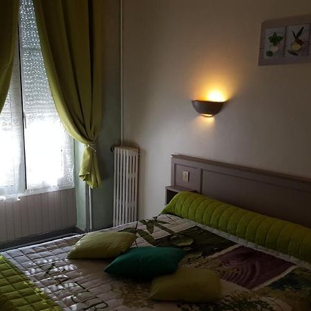 Hotel Ronsin Fresnay-sur-Sarthe Eksteriør bilde