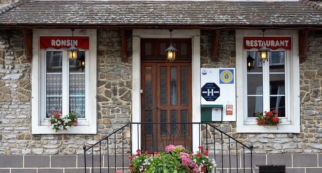 Hotel Ronsin Fresnay-sur-Sarthe Eksteriør bilde