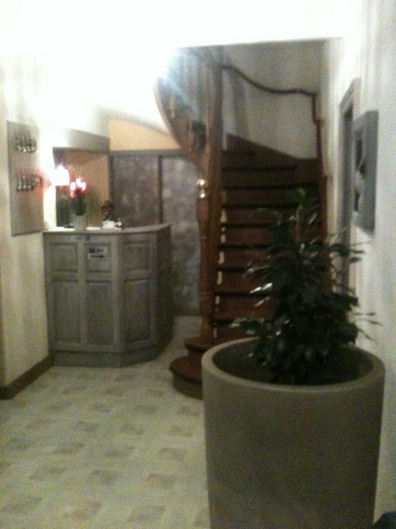 Hotel Ronsin Fresnay-sur-Sarthe Eksteriør bilde