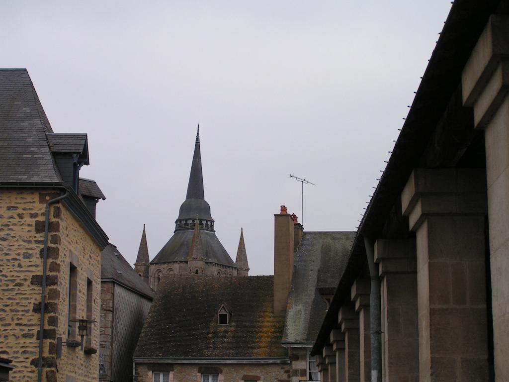 Hotel Ronsin Fresnay-sur-Sarthe Eksteriør bilde