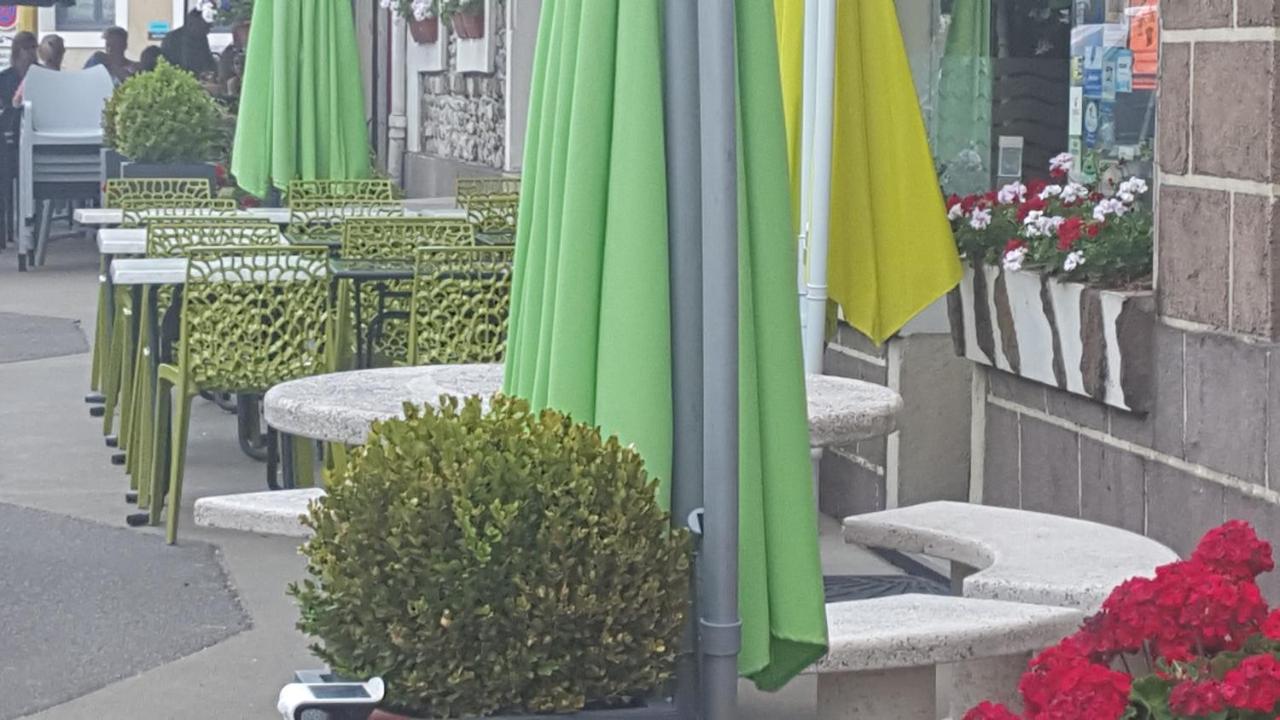 Hotel Ronsin Fresnay-sur-Sarthe Eksteriør bilde